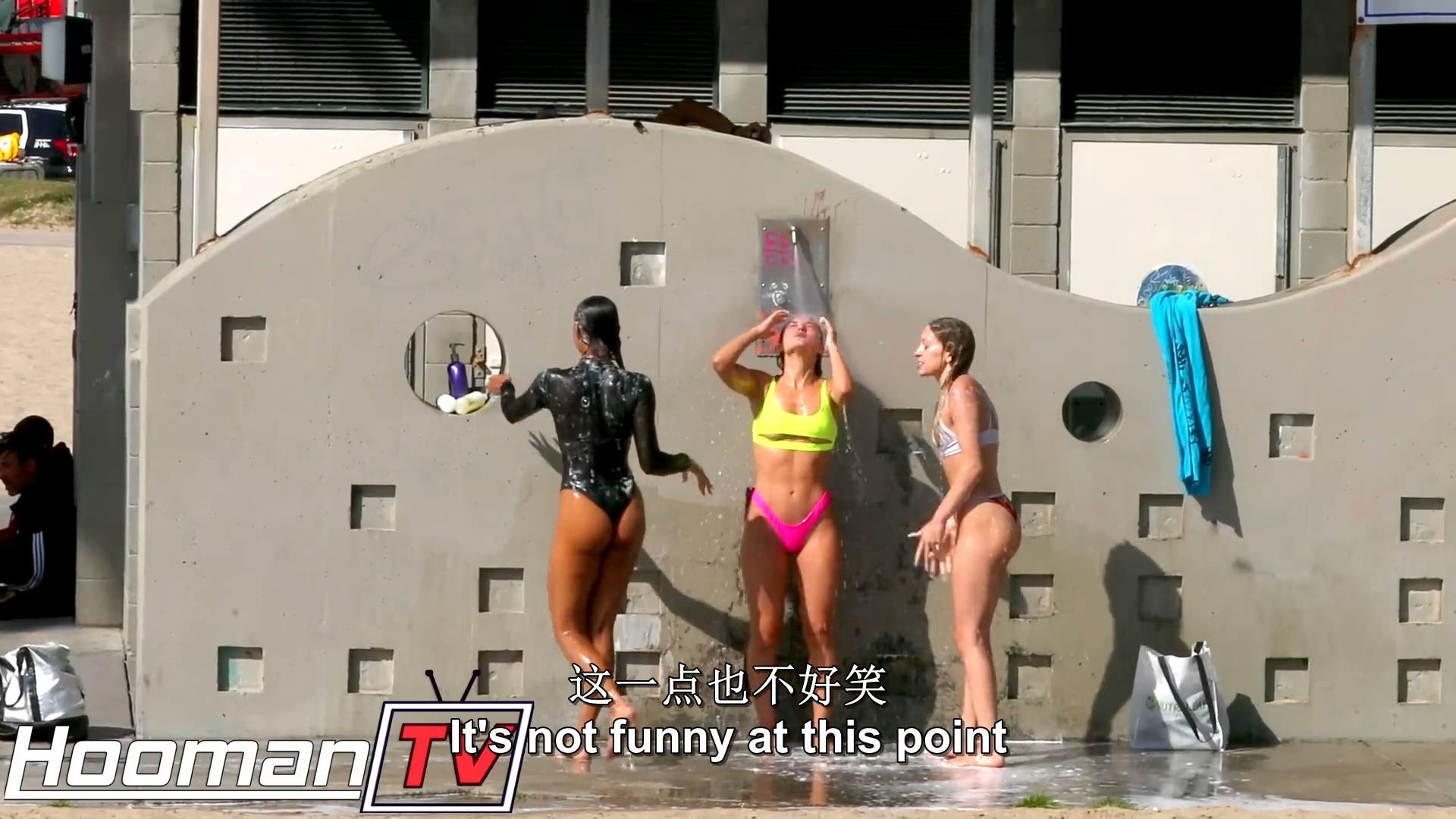 捷克街头-空气刘海粉色中长发的丰满性感人妻